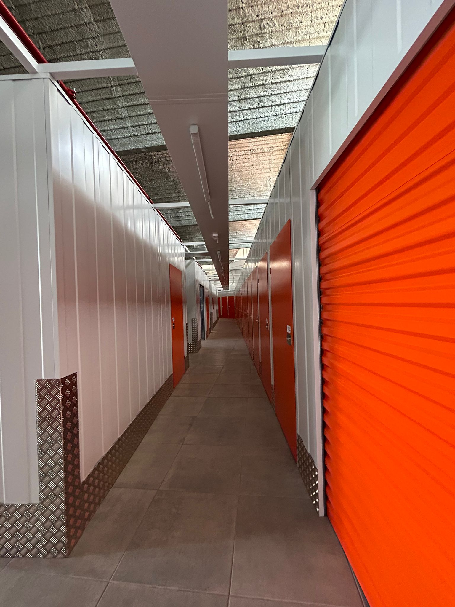 Self storage vs Guardamuebles vs Trastero: diferencias y cuál elegir